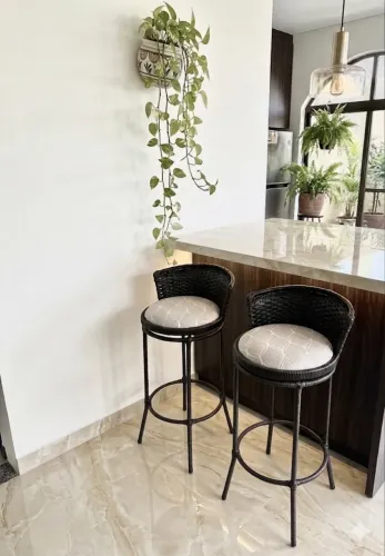 Banquetas de alto padrão com assento giratório as duas por 499