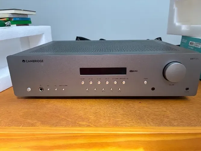 Receiver estéreo Cambridge áudio AXR100