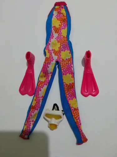 Roupa da Barbie mergulhadora.