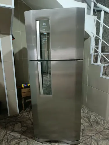 Geladeira inox Eletrolux Frost Free frete grátis