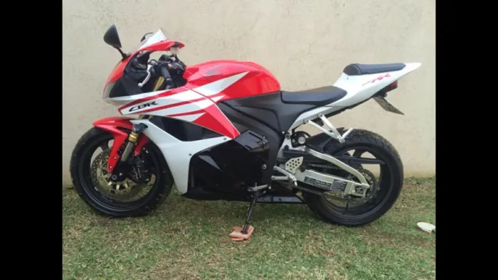 Cbr 600RR impecável igual a zero oportunidade 