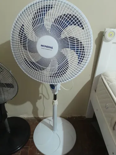 Ventilador de torre semi novo so 200reais zap *