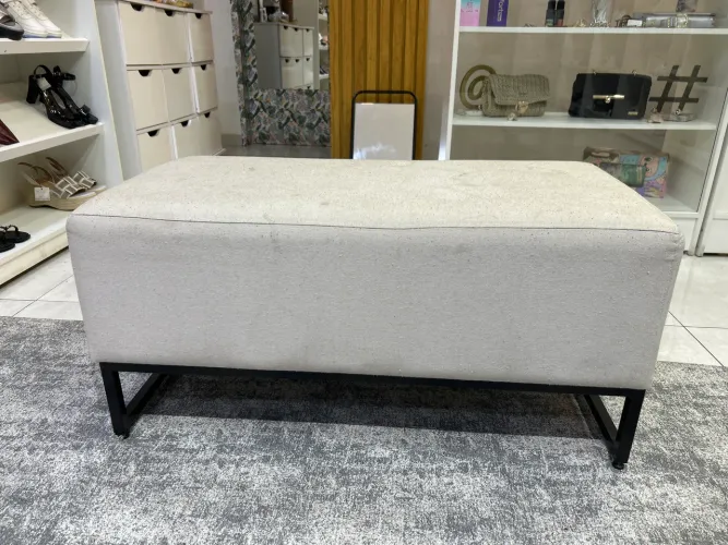 Puff Decorativo Linho Cinza base em Ferro 90cm