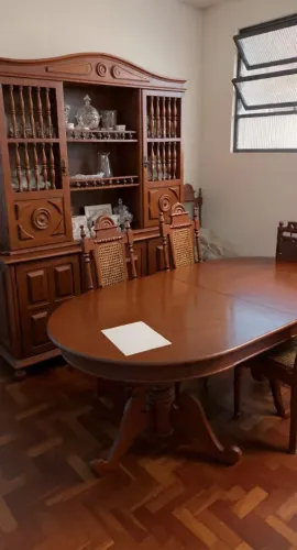 Jogo de Sala de Jantar com 06 cadeiras e Oratório 