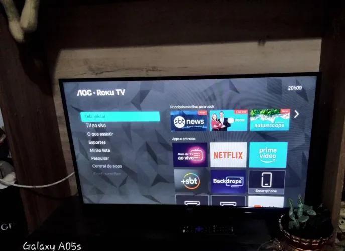 Vendo Tv Esmart com controle pronta para usar ela tem 5 meses de uso