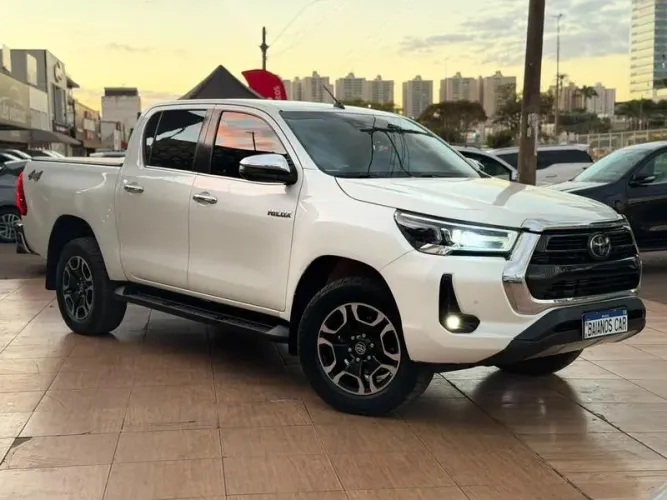 Toyota Hilux CD SRX Plus 4X4 2.8 TDI Die. Aut. 2021