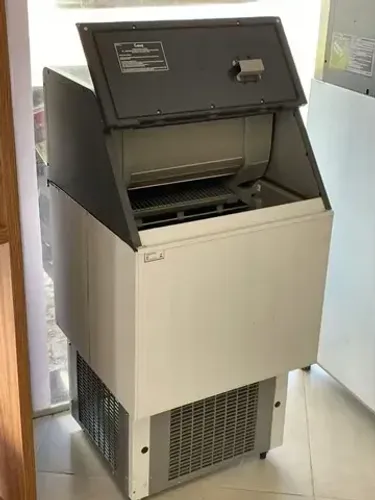 Maquina de Gelo 75A