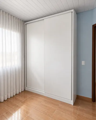 Guarda-Roupa 160x250cm em MDF Branco com Portas de Correr