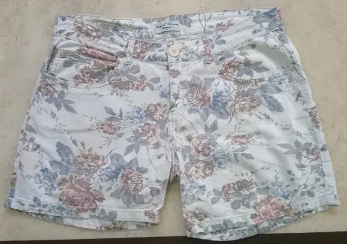 Desapego Usado Shorts Curto Florido tamanho 42 Lojas Marisa