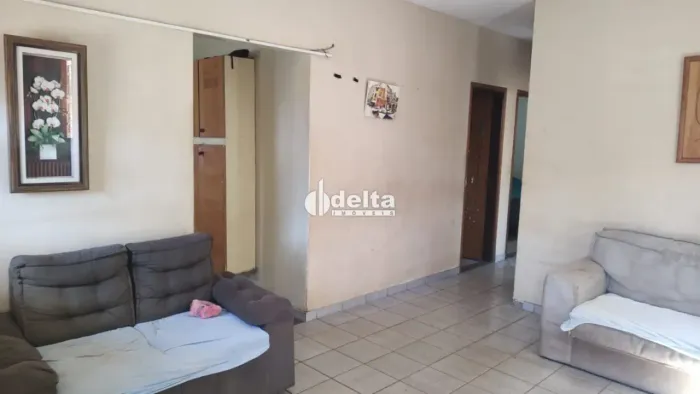 Casa com 3 quartos disponível para venda no bairro Santa Luzia em Uberlândia-MG