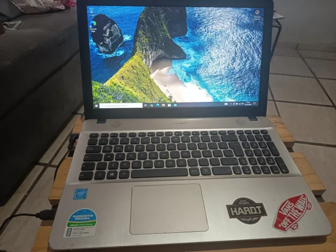 <br>Notebook Asus VivoBook 15.6" - Perfeito para Estudos e Trabalho
