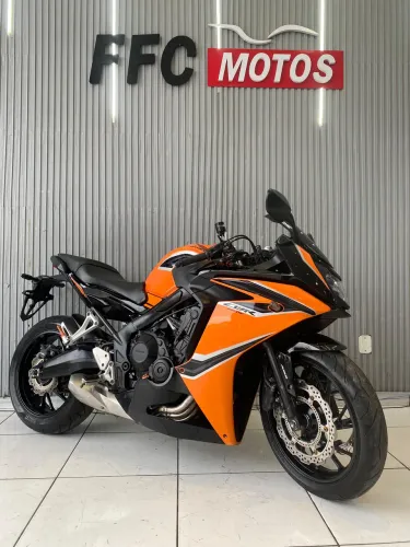 CBR 650 cilindradas ano 2019 IPVA 2026 pago Faço Financiamento 