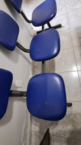 Cadeiras para escritório. Temos 3 peças. 