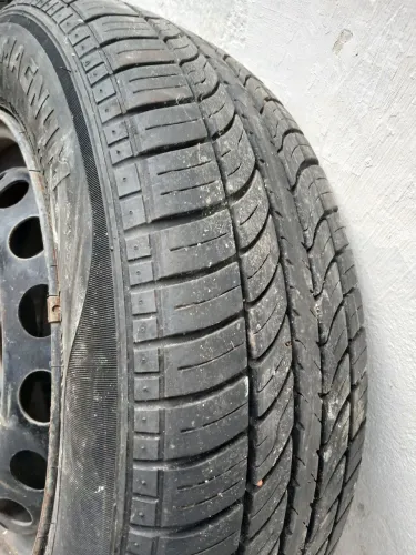 Vendo rodas com pneus aro 14 original fiat