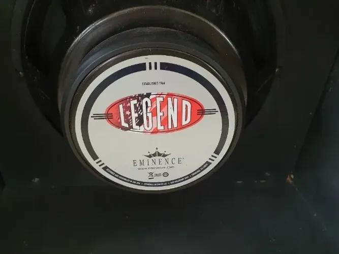 CAIXA PASSIVA PARA GUITARRA COM FALANTE EMINENCE DE 12 POLEGADA