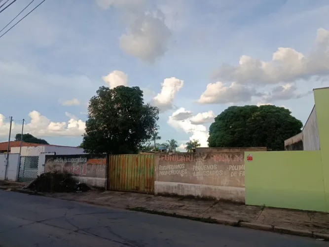 Terreno no centro de várzea grande