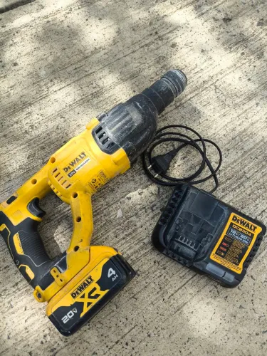 Furadeira a bateria Dewalt