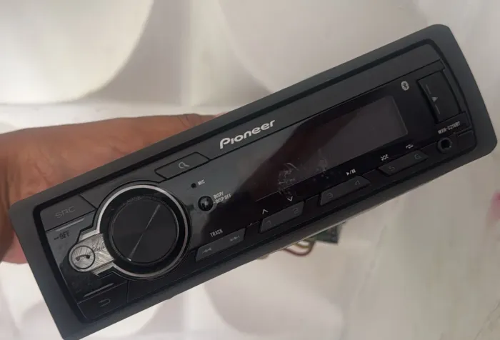 Rádio Pioneer com bluetooth esse modelo não tem controle longa distância