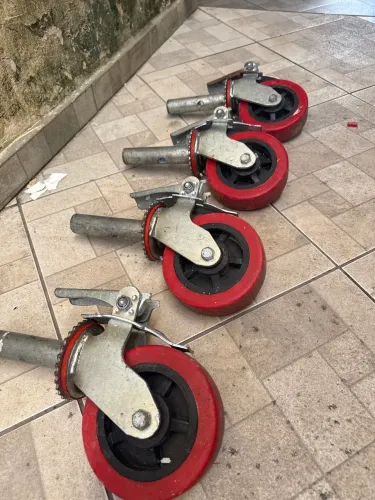 Jogo de rodas de andamens