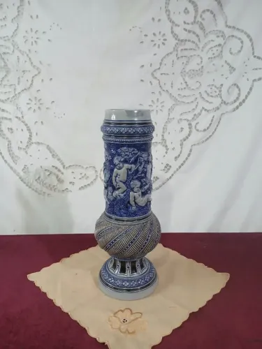 Antiga Jarra De Ceramica Alemã Detalhes De Anjos em Relevo