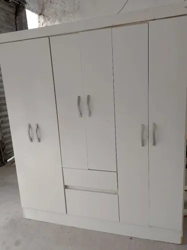 Vendo guarda-roupa no valor de 350