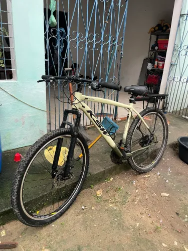 Bicicleta aro 29 semi nova