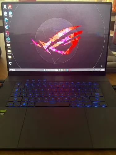 ASUS ROG Zephyrus G16 2024 - RTX 4070 | Ultra 9 | OLED 240Hz (Impecável)
