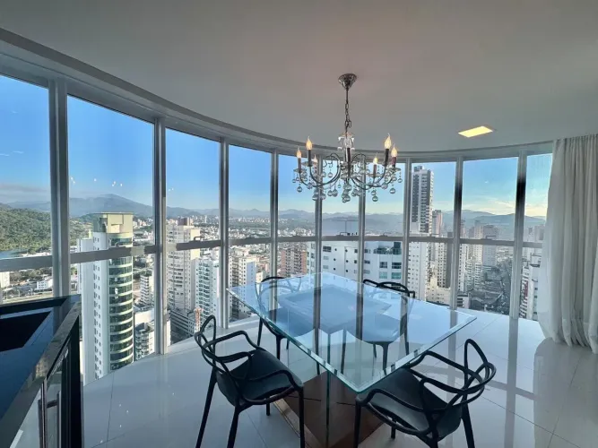Lindo Apartamento Mobiliado na Av. Brasil no Centro de Balneário Camboriú
