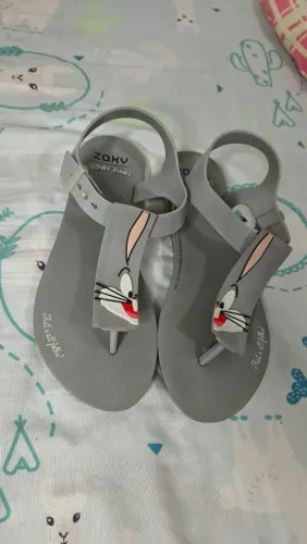 Sandália Zaxy personagem Pernalonga (cinza)<br>Cinza <br>Tamanho 37/38 <br>Valor 60,00