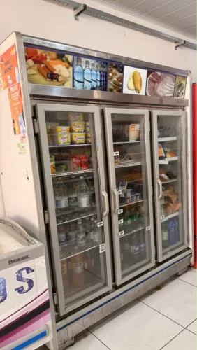 Freezer expositor de três portas galopar