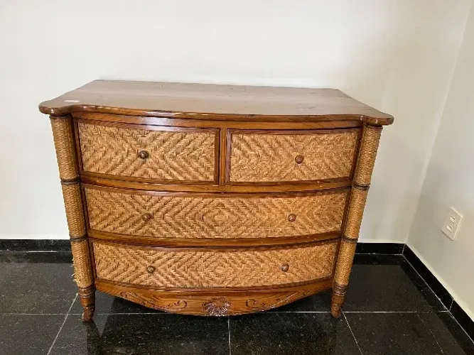 Cômoda de madeira