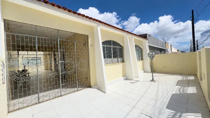 Casa bem localizado no bairro Pereira Lobo
