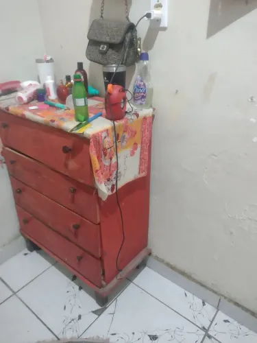 Vendo essa cômoda de mandeira
