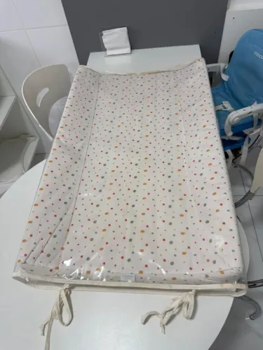 Trocador de bebê anatômico 