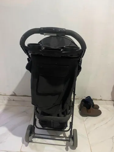 Vende-se carinho de bebê