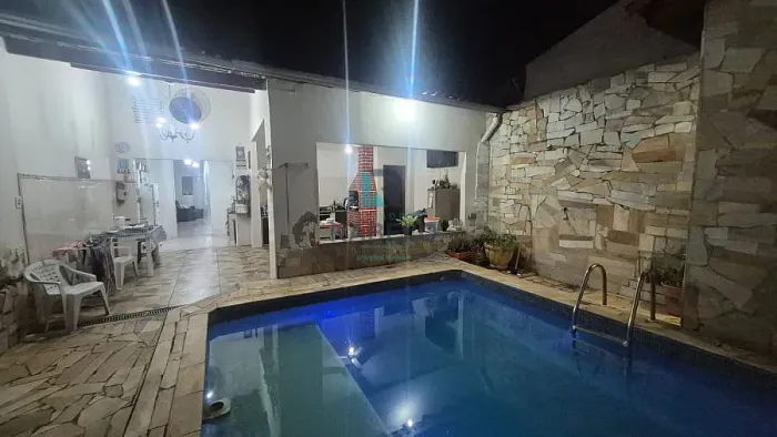 CASA COM 2 QUARTOS E PISCINA NA SANTA EDWIRGES EM LORENA-SP
