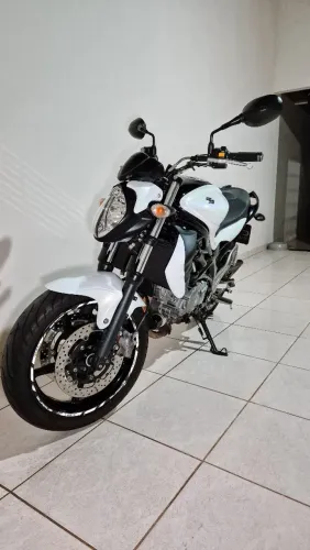 Suzuki gladius 650 modelo 2015