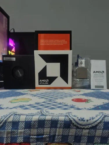 AMD Athlon 3000G AM4 + Vega 3 (Completo na Caixa)