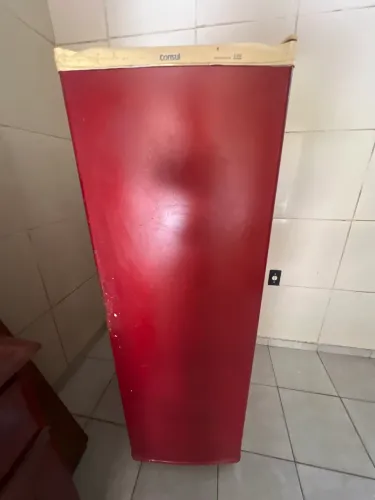 Geladeira vermelha 