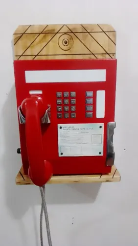 Telefone público antigo