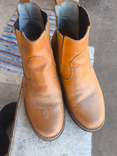 Vende se uma botina