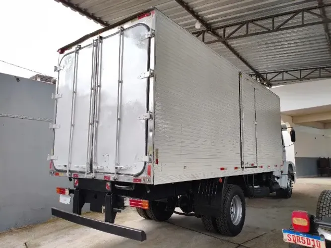 Baú Refrigerado/Térmico/Câmara Fria para caminhão toco