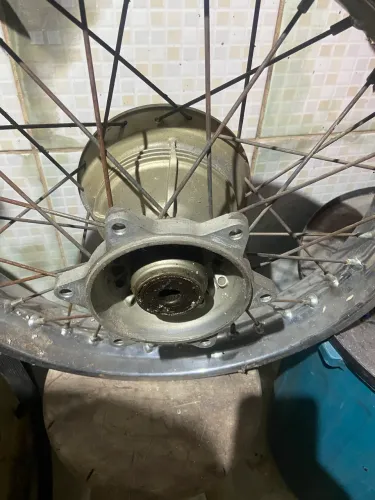 Roda traseira da bros