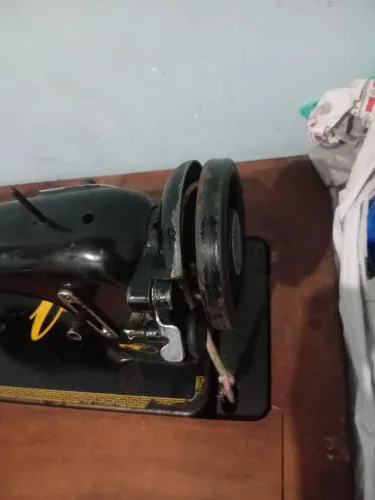 Máquina de custura vigorelli  de pedal 
