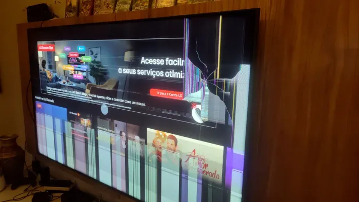 TV LG 65" tela quebrada