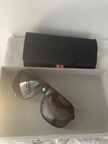 Óculos de sol Carrera em excelente estado, pouco uso!