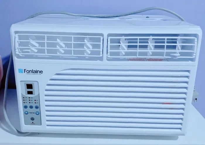 Vendo ar condicionado novo nunca usado. 10.000btus. Com nota fiscal