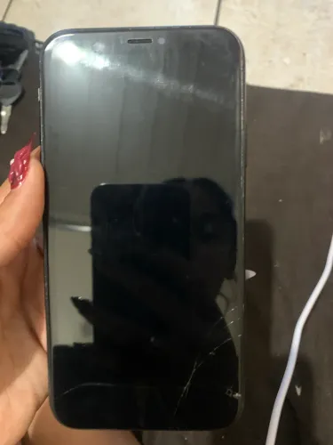 Vendo carcaça de um IPhone XR para peças ou concerto! Obs:não liga!