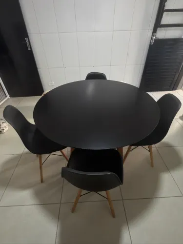 Mesa com 4 cadeiras 