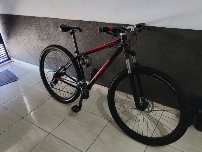 Bike 29 quadro 17 kit acera freio Shimano MT 200 novos...pneus novos... revisada